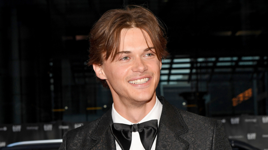 Christopher Briney Height